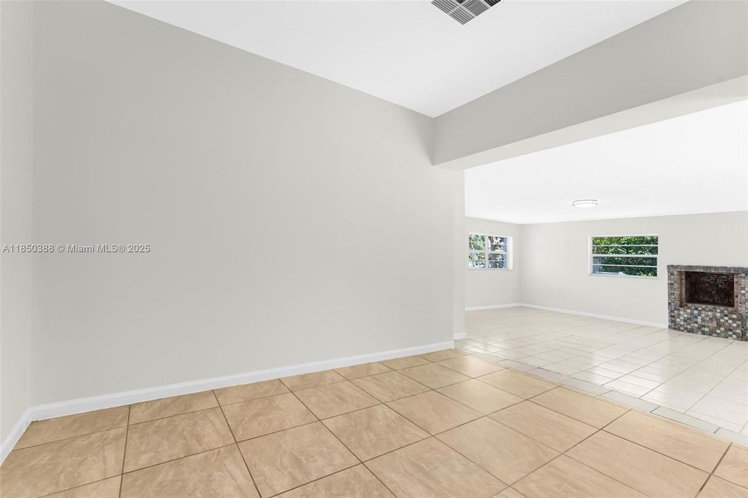 Недавно продано: $525,000 (3 спален, 1 ванн, 1376 Квадратных фут)