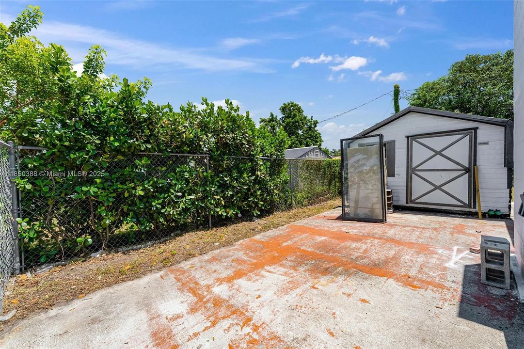 Недавно продано: $525,000 (3 спален, 1 ванн, 1376 Квадратных фут)