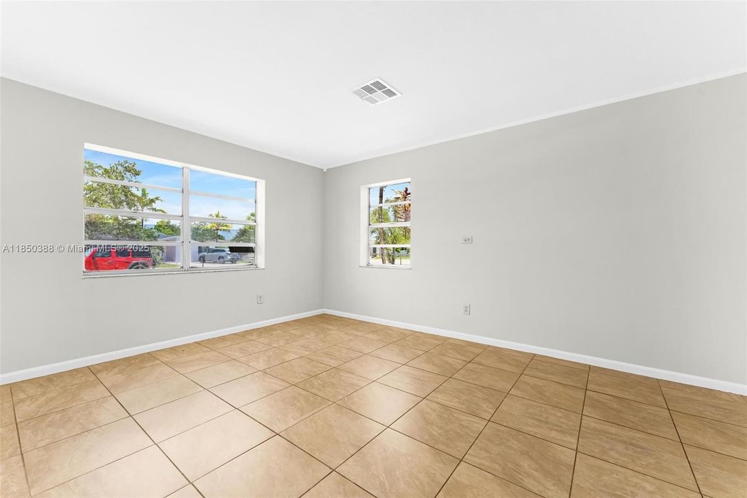 Недавно продано: $525,000 (3 спален, 1 ванн, 1376 Квадратных фут)