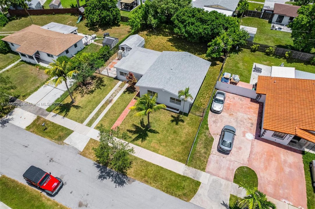 Недавно продано: $525,000 (3 спален, 1 ванн, 1376 Квадратных фут)