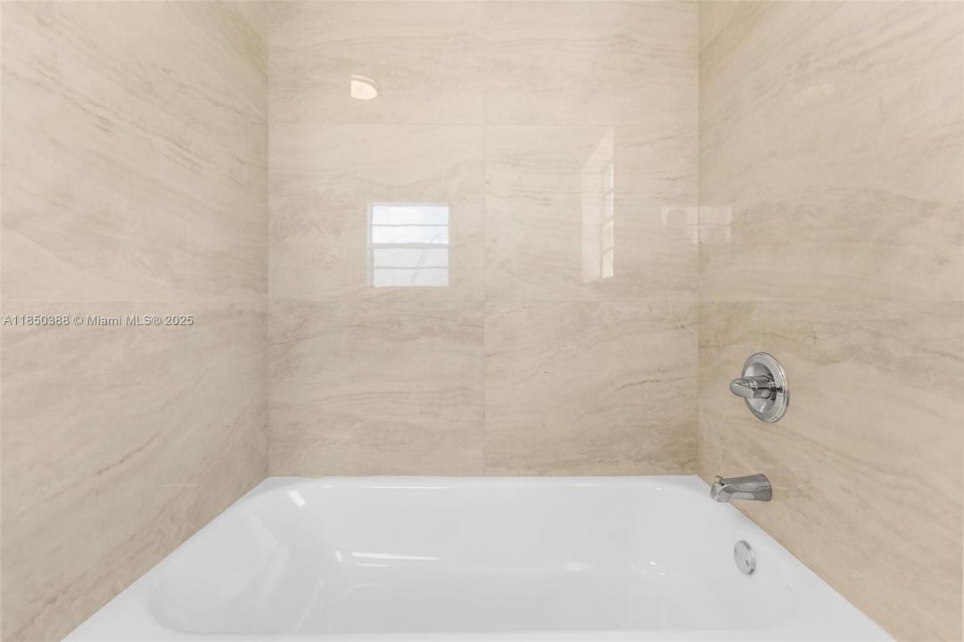 Недавно продано: $525,000 (3 спален, 1 ванн, 1376 Квадратных фут)