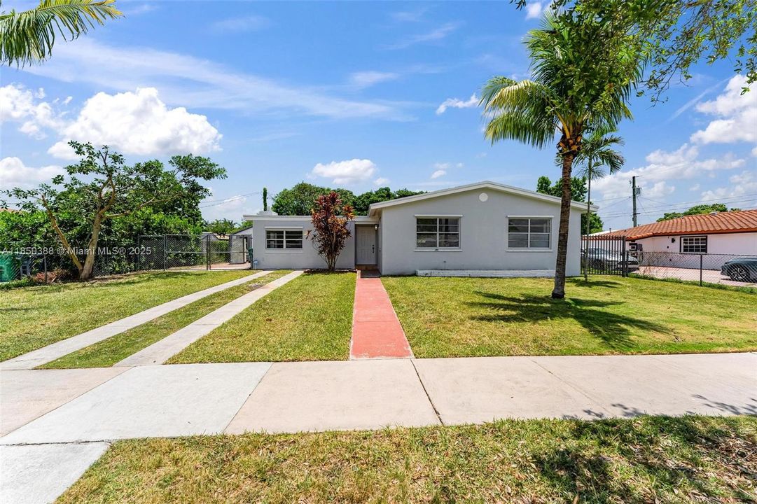 Недавно продано: $525,000 (3 спален, 1 ванн, 1376 Квадратных фут)