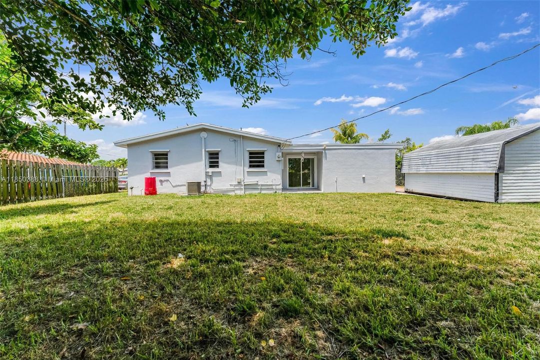 Недавно продано: $525,000 (3 спален, 1 ванн, 1376 Квадратных фут)