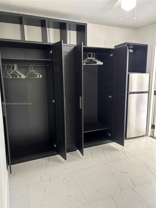 For Rent: $1,050 (1 beds, 1 baths, 1420 Square Feet)