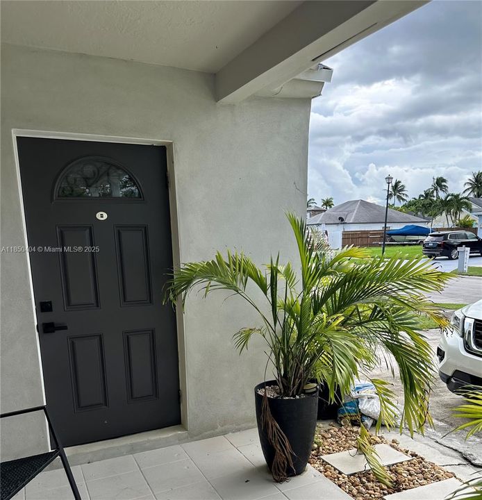 For Rent: $1,050 (1 beds, 1 baths, 1420 Square Feet)