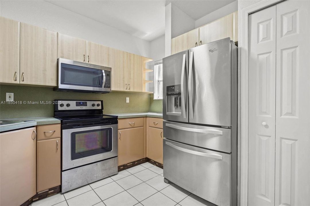 Active With Contract: $2,250 (3 beds, 2 baths, 1527 Square Feet)