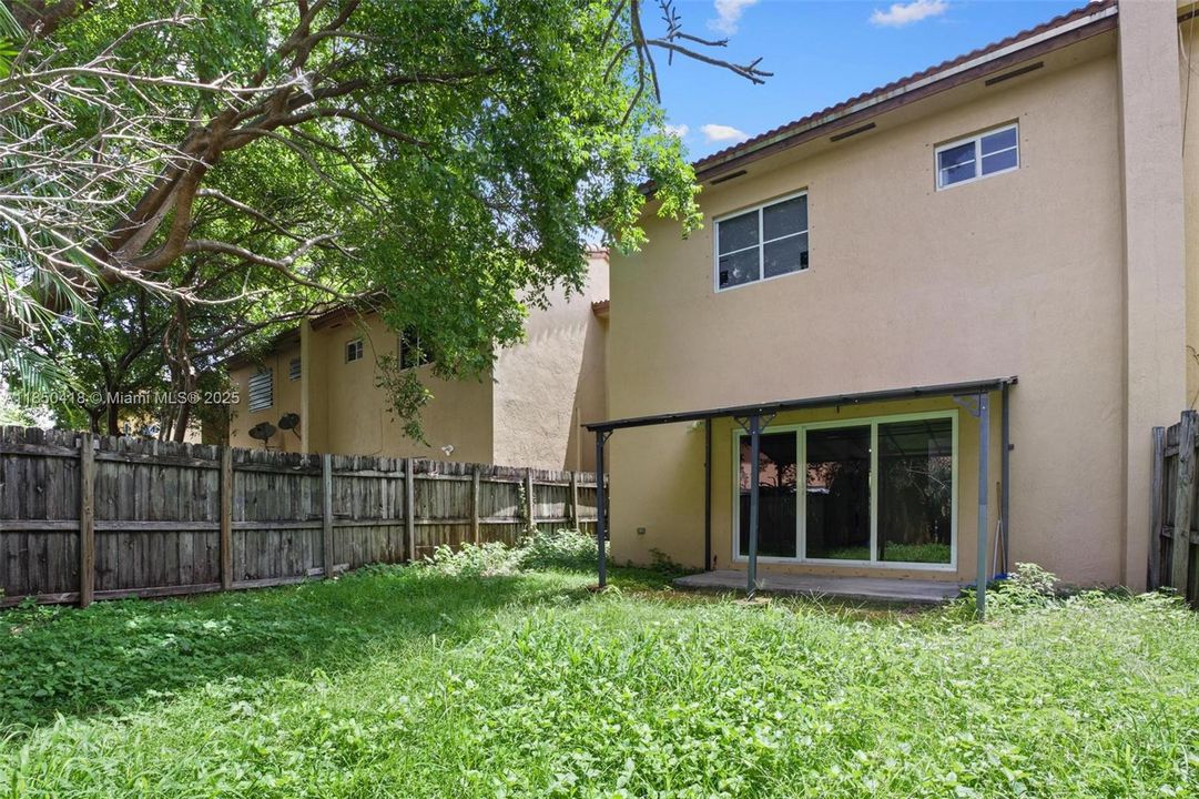 Active With Contract: $2,250 (3 beds, 2 baths, 1527 Square Feet)