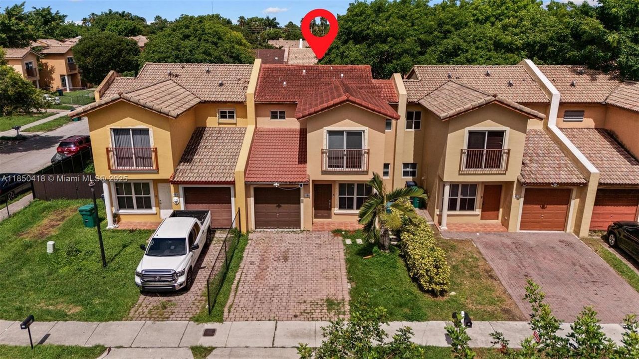 Active With Contract: $2,250 (3 beds, 2 baths, 1527 Square Feet)