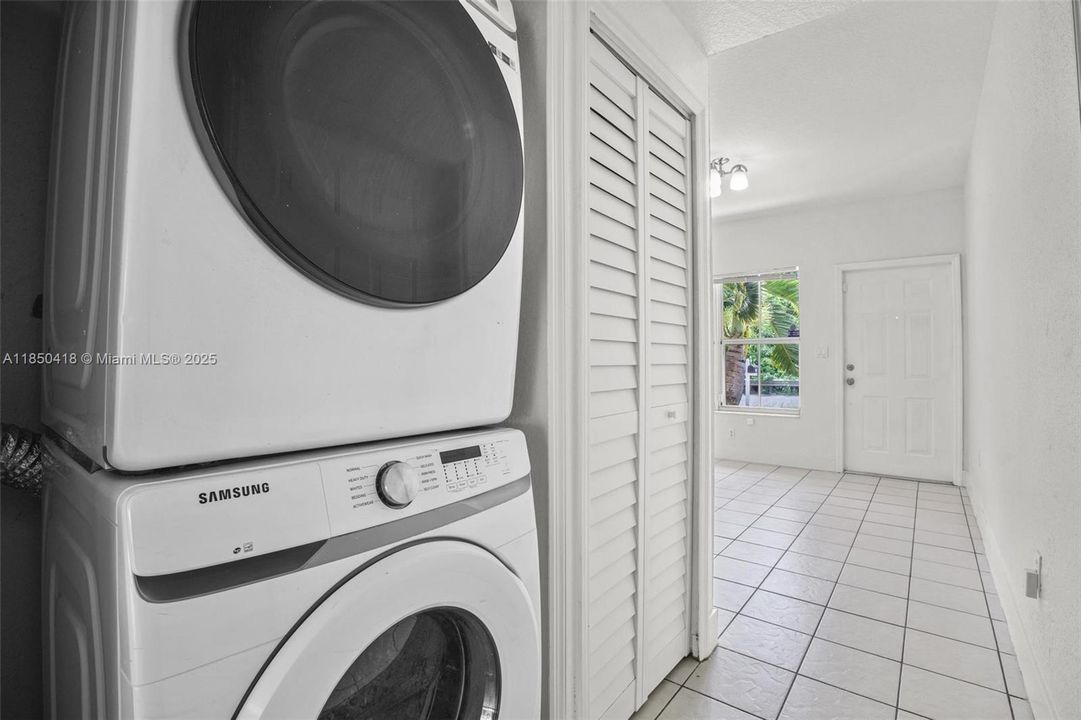 Active With Contract: $2,250 (3 beds, 2 baths, 1527 Square Feet)