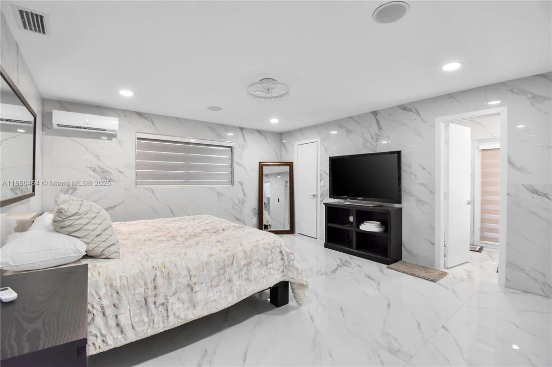 For Rent: $8,000 (5 beds, 5 baths, 2046 Square Feet)