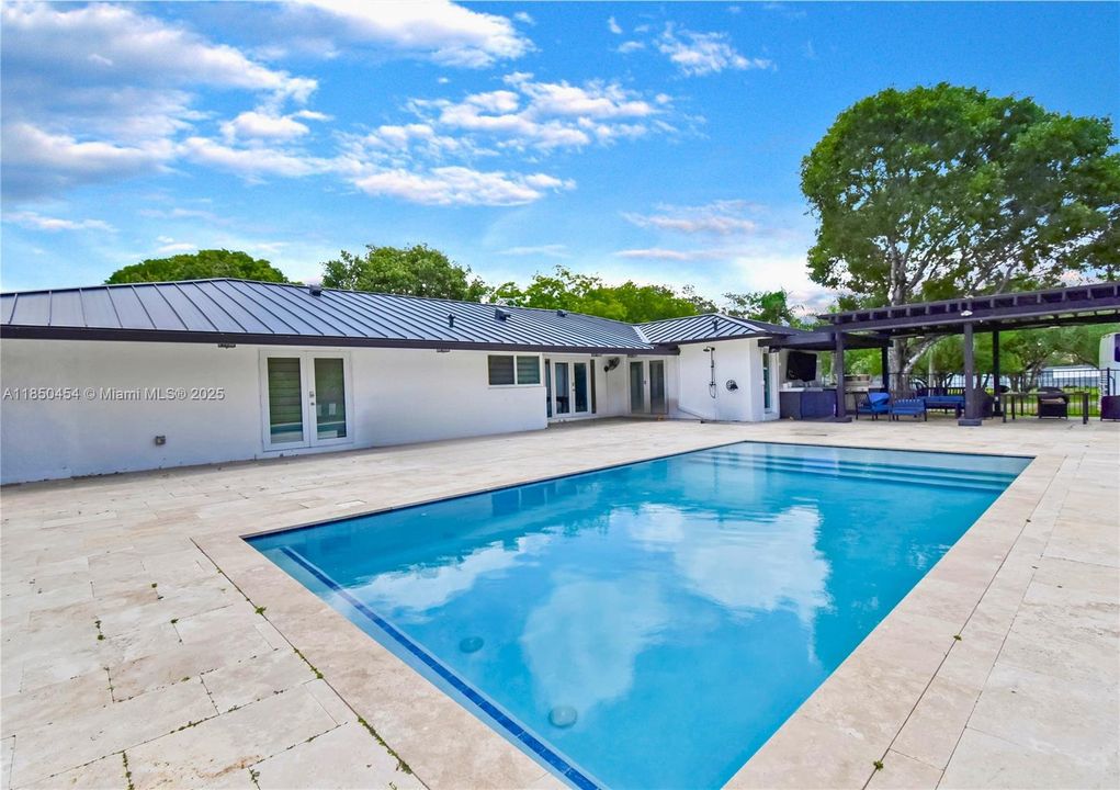 For Rent: $8,000 (5 beds, 5 baths, 2046 Square Feet)