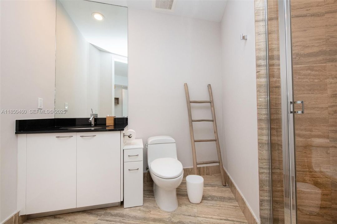 Под контрактом: $10,000 (3 спален, 3 ванн, 2327 Квадратных фут)