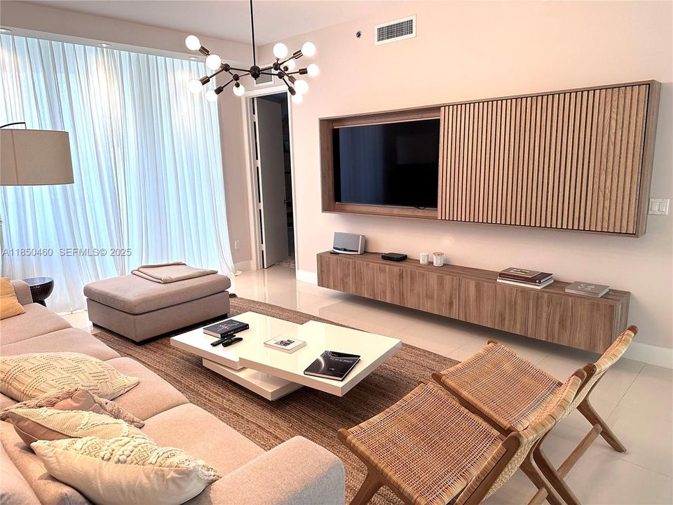 Под контрактом: $10,000 (3 спален, 3 ванн, 2327 Квадратных фут)