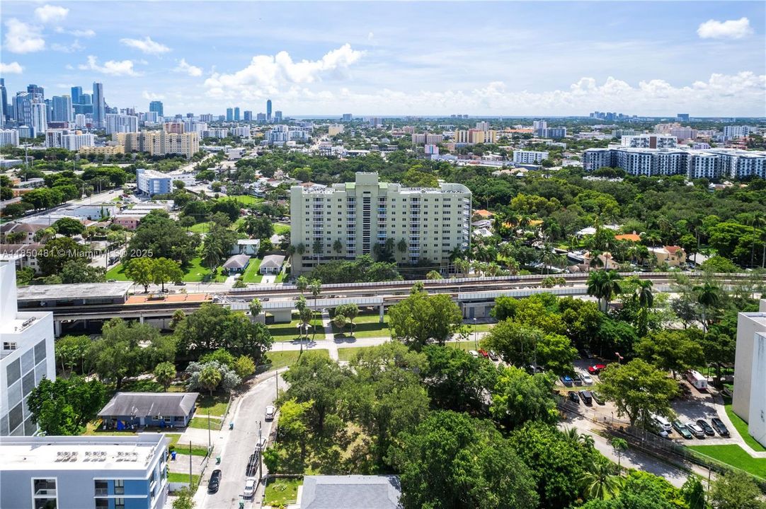 Недавно продано: $265,000 (2 спален, 2 ванн, 882 Квадратных фут)