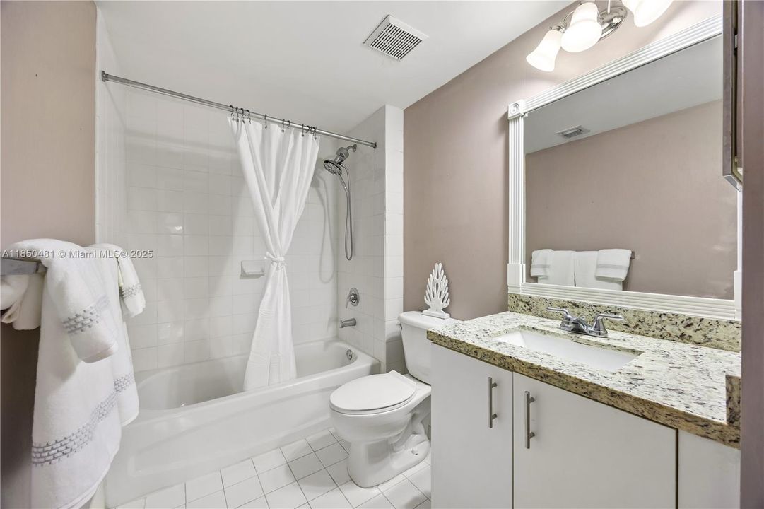 Недавно продано: $265,000 (2 спален, 2 ванн, 882 Квадратных фут)