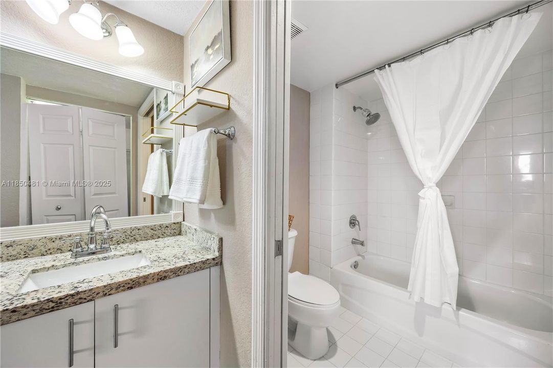 Недавно продано: $265,000 (2 спален, 2 ванн, 882 Квадратных фут)