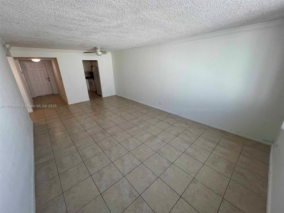 Recientemente alquilado: $1,700 (1 camas, 1 baños, 900 Pies cuadrados)