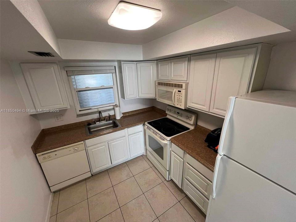 Recientemente alquilado: $1,700 (1 camas, 1 baños, 900 Pies cuadrados)