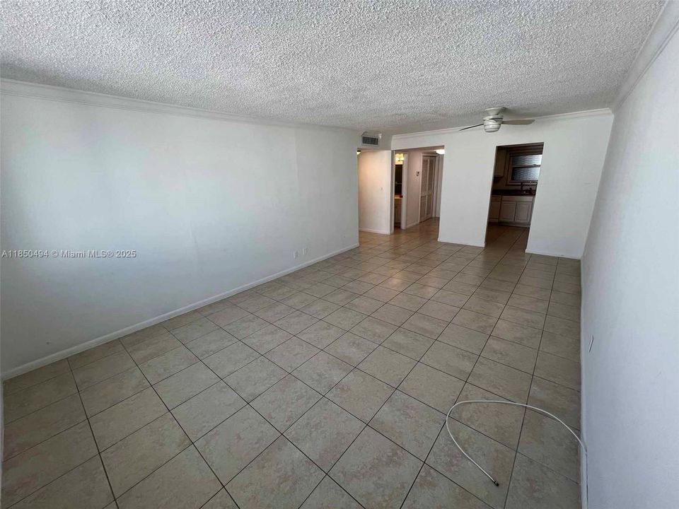 Recientemente alquilado: $1,700 (1 camas, 1 baños, 900 Pies cuadrados)