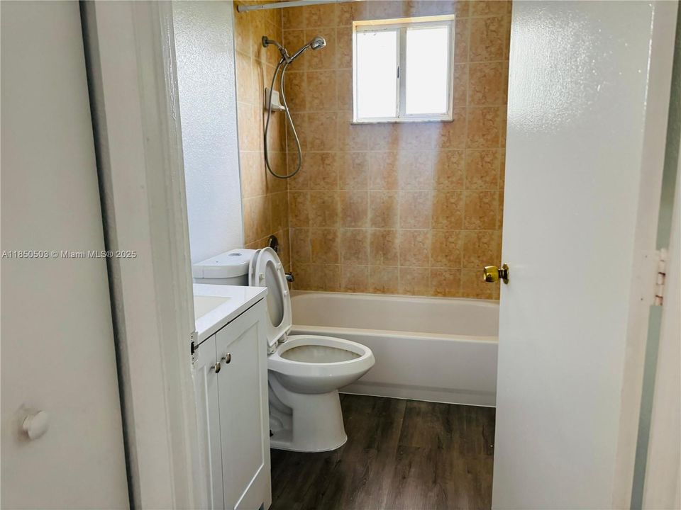 Active With Contract: $1,800 (2 beds, 1 baths, 0 Square Feet)