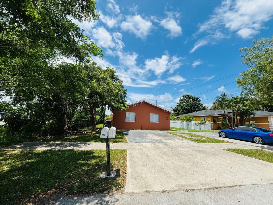 Active With Contract: $1,800 (2 beds, 1 baths, 0 Square Feet)