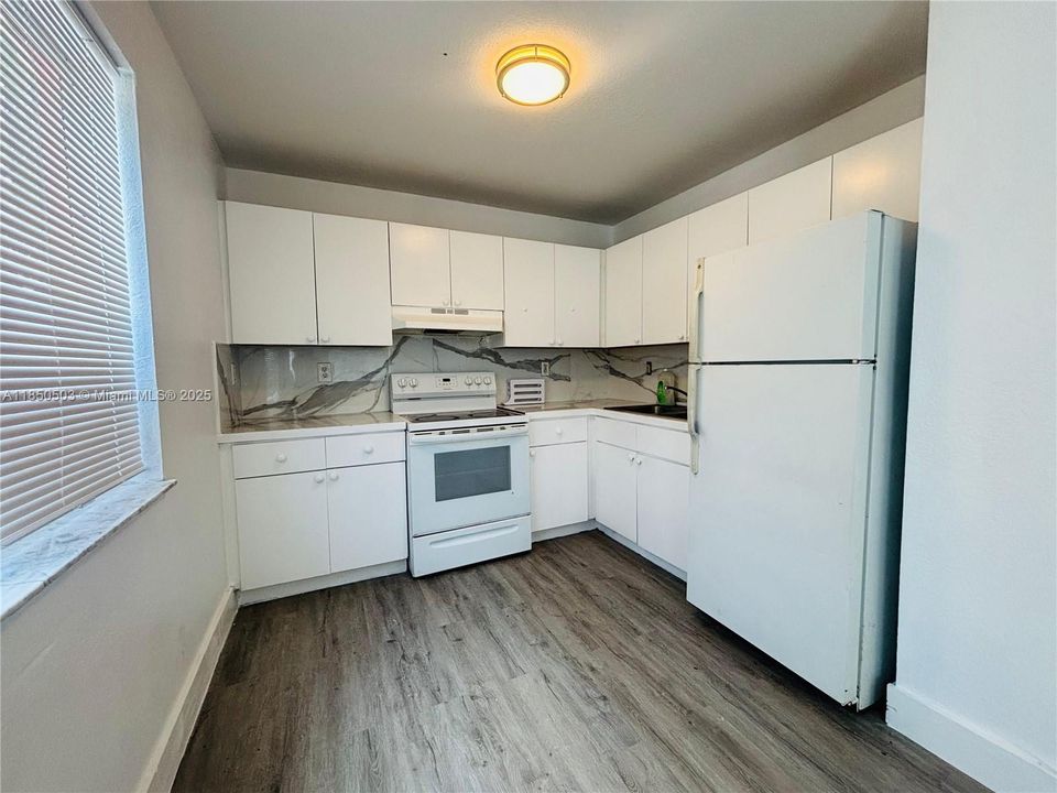 Active With Contract: $1,800 (2 beds, 1 baths, 0 Square Feet)