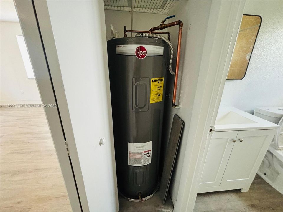 Active With Contract: $1,800 (2 beds, 1 baths, 0 Square Feet)