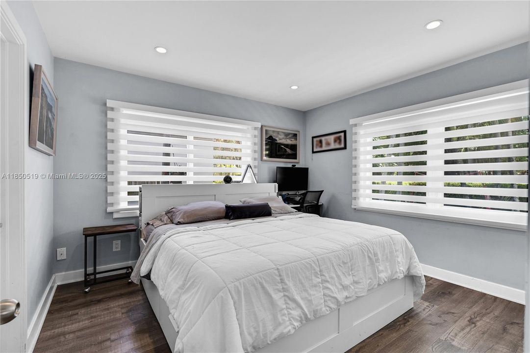 合同活跃: $13,000 (3 贝兹, 3 浴室, 1772 平方英尺)