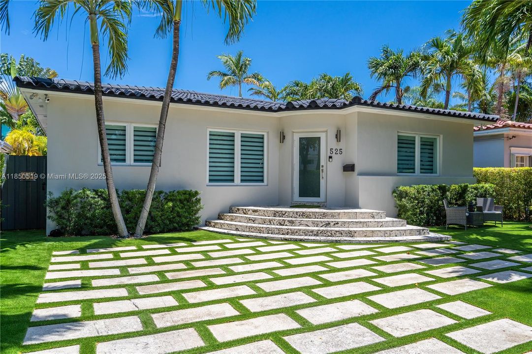 合同活跃: $13,000 (3 贝兹, 3 浴室, 1772 平方英尺)