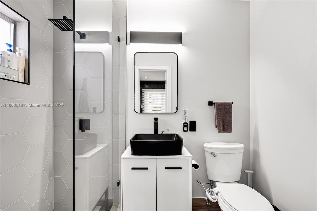 合同活跃: $13,000 (3 贝兹, 3 浴室, 1772 平方英尺)