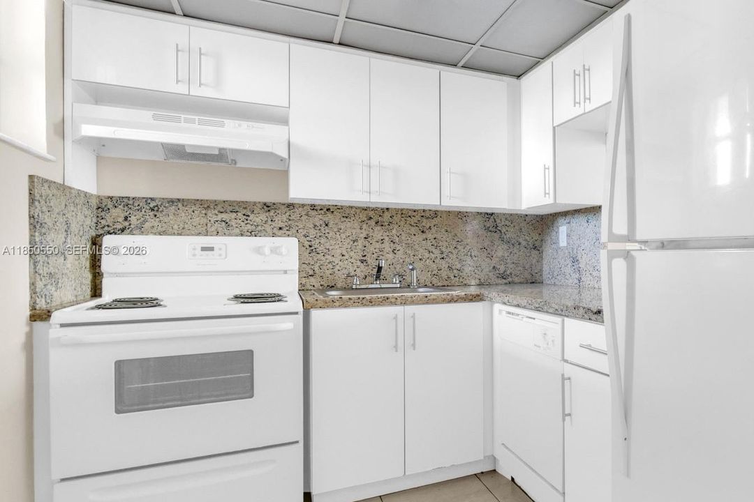 6830 Indian Creek Drive, Unit #6D, Miami Beach, FL 33141.  Indian Creek Club & Marina Condo North.