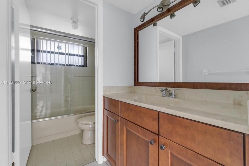 6830 Indian Creek Drive, Unit #6D, Miami Beach, FL 33141.  Indian Creek Club & Marina Condo North.