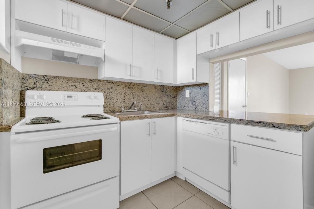 6830 Indian Creek Drive, Unit #6D, Miami Beach, FL 33141.  Indian Creek Club & Marina Condo North.