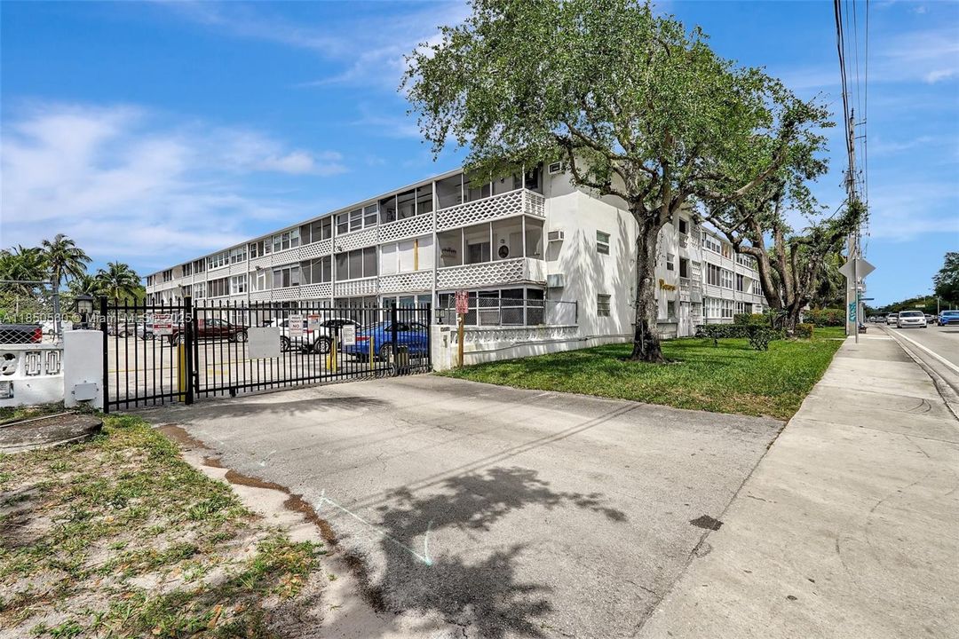 Recently Sold: $110,000 (2 beds, 1 baths, 870 Square Feet)