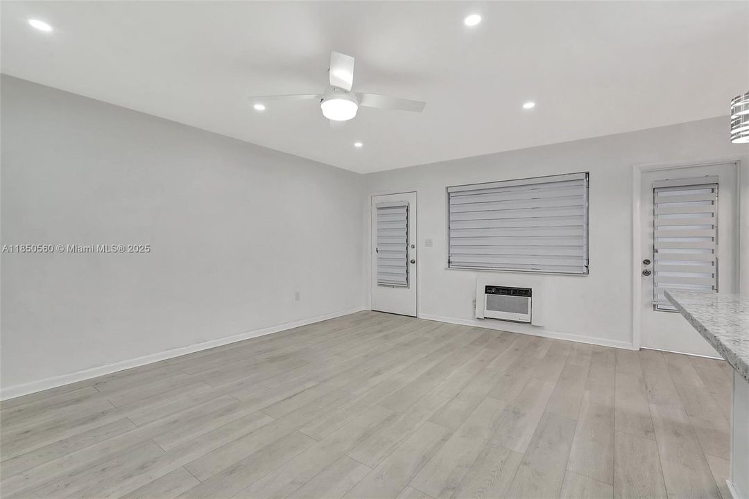 Recently Sold: $110,000 (2 beds, 1 baths, 870 Square Feet)