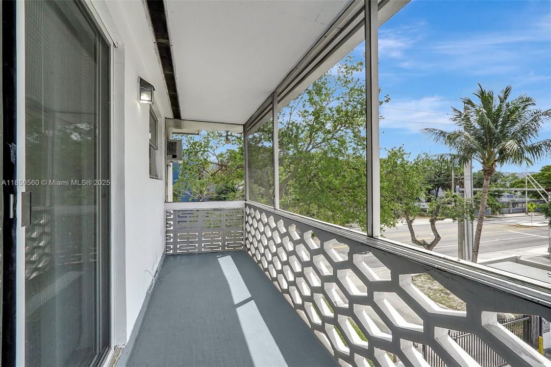 Recently Sold: $110,000 (2 beds, 1 baths, 870 Square Feet)