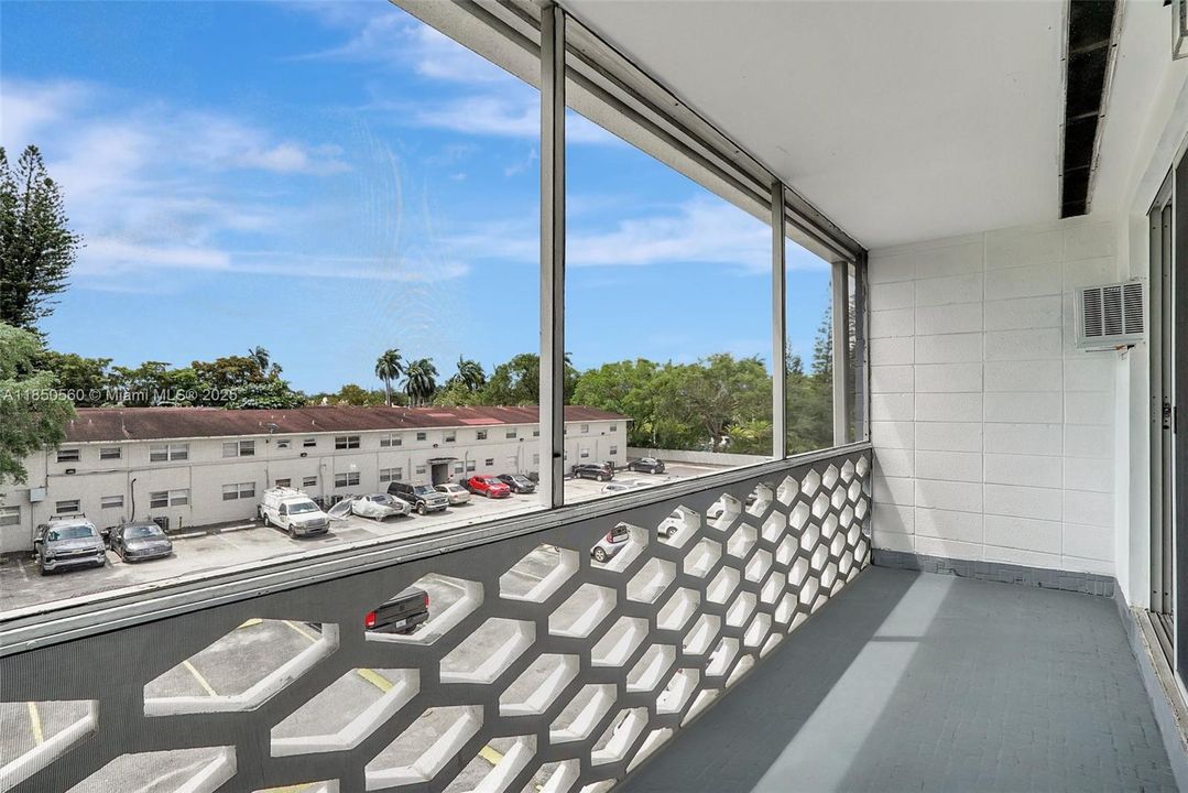 Recently Sold: $110,000 (2 beds, 1 baths, 870 Square Feet)