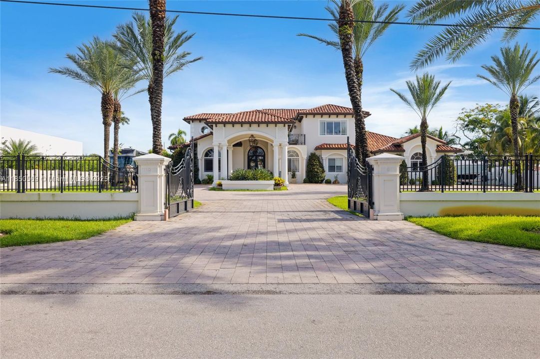 For Sale: $4,200,000 (5 beds, 4 baths, 4463 Square Feet)