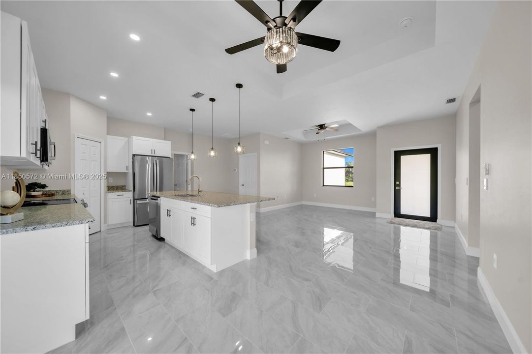 Vendido Recientemente: $335,900 (3 camas, 2 baños, 0 Pies cuadrados)