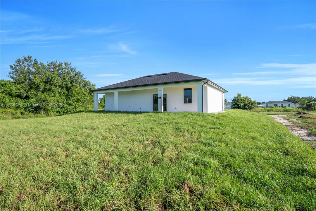 Vendido Recientemente: $335,900 (3 camas, 2 baños, 0 Pies cuadrados)