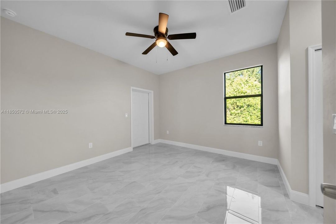 Vendido Recientemente: $335,900 (3 camas, 2 baños, 0 Pies cuadrados)