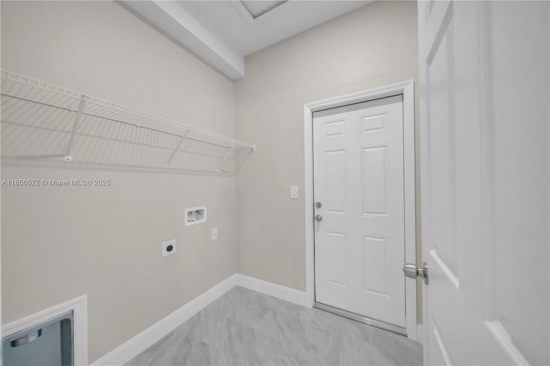 Vendido Recientemente: $335,900 (3 camas, 2 baños, 0 Pies cuadrados)