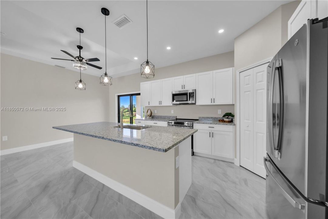 Vendido Recientemente: $335,900 (3 camas, 2 baños, 0 Pies cuadrados)