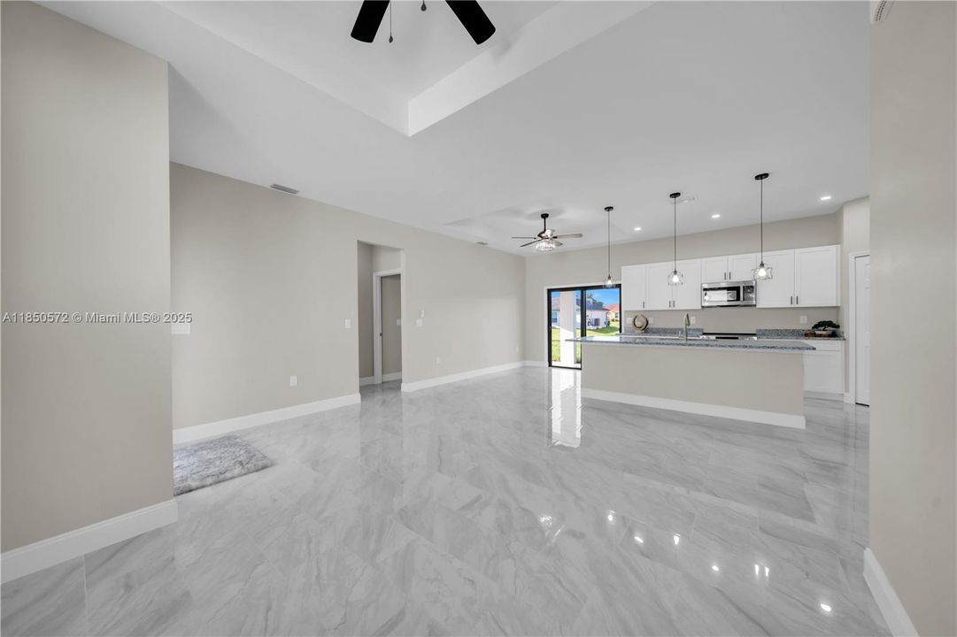 Vendido Recientemente: $335,900 (3 camas, 2 baños, 0 Pies cuadrados)