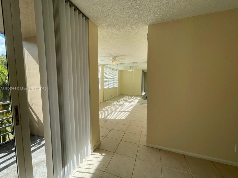 En Venta: $185,000 (2 camas, 2 baños, 965 Pies cuadrados)