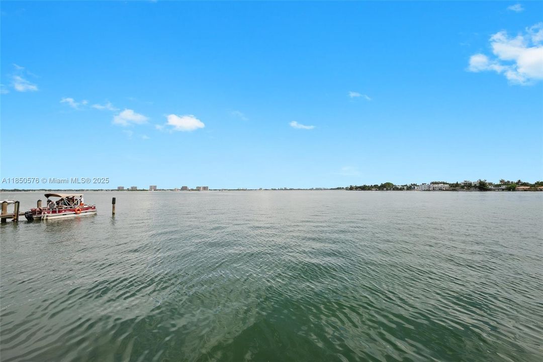 待售: $235,000 (1 贝兹, 1 浴室, 940 平方英尺)