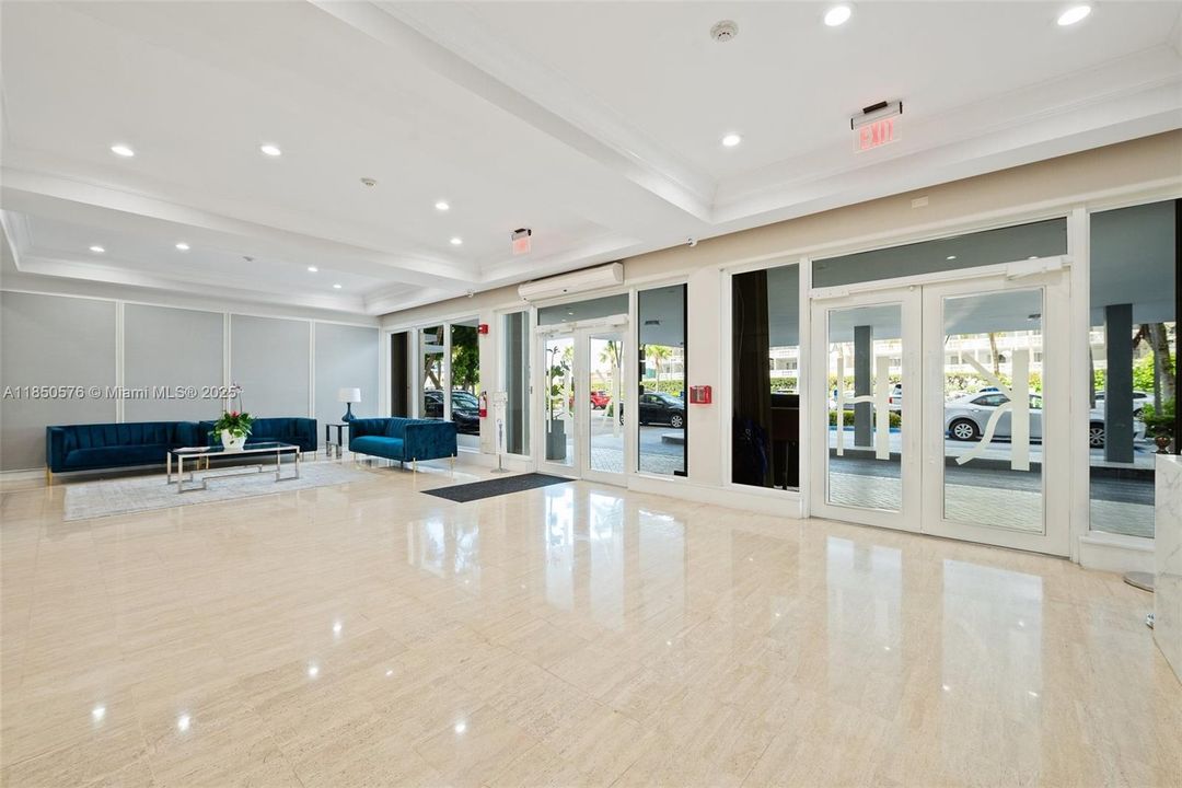 待售: $235,000 (1 贝兹, 1 浴室, 940 平方英尺)