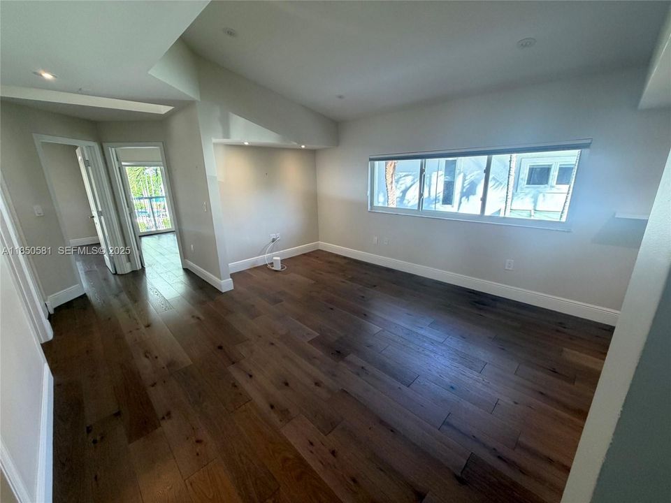 Под контрактом: $1,497,000 (4 спален, 2 ванн, 2498 Квадратных фут)