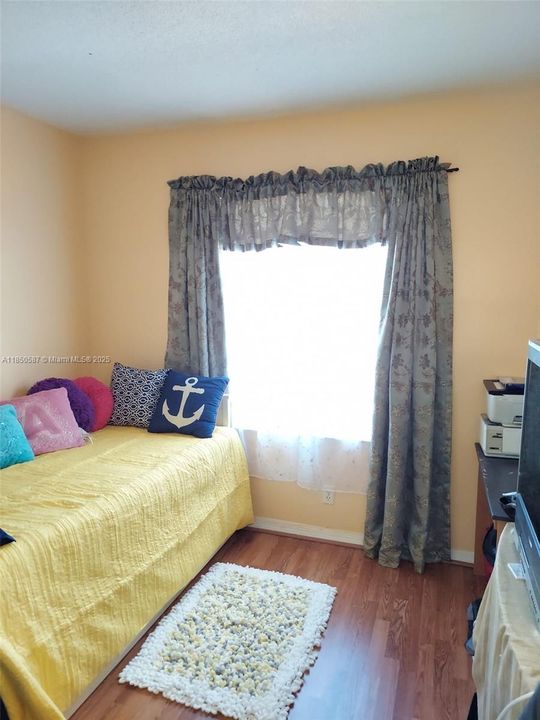 Active With Contract: $525,000 (3 beds, 2 baths, 1371 Square Feet)