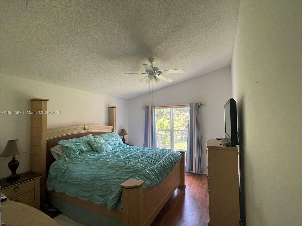 Active With Contract: $525,000 (3 beds, 2 baths, 1371 Square Feet)